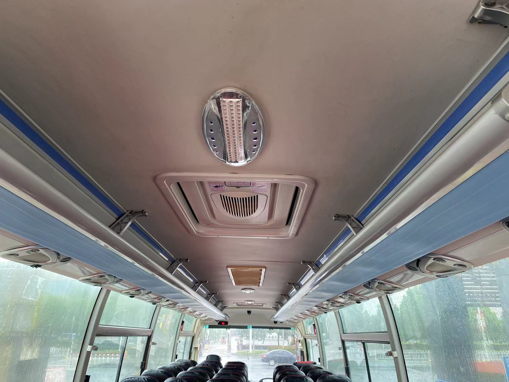 12m Diesel Buses with 12450*2550*3790mm Overall Dimensions and 295/80R22.5-18PR Tyres