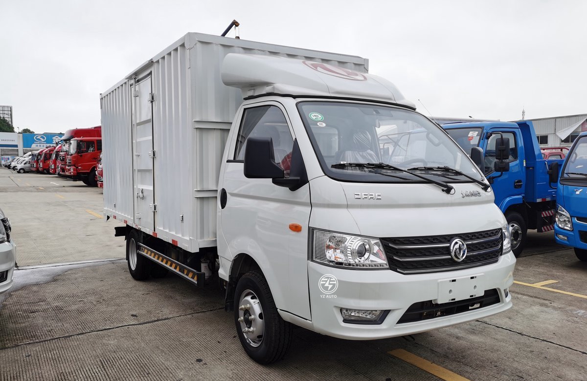 Left Steering Dongfeng 4x2 Wheel Delivery Lorry Cargo Truck with Gross Vehicle Weight 5000 kg
