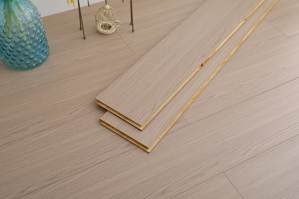 Three-Layer Oak Engineered HPL Flooring with AB Grade and Formaldehyde-Free Material