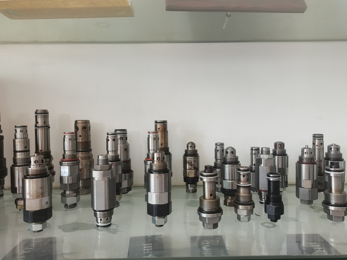 Hydraulic Main Excavator Relief Valve DH220-5 Machinery Repair Parts