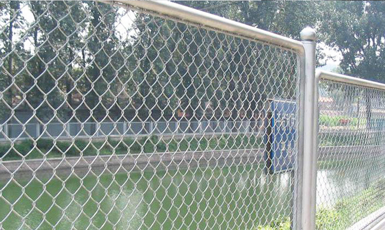 Customized Stainless Steel Barbed Wire Fence for Durable Metal Welded Wire Mesh Panel