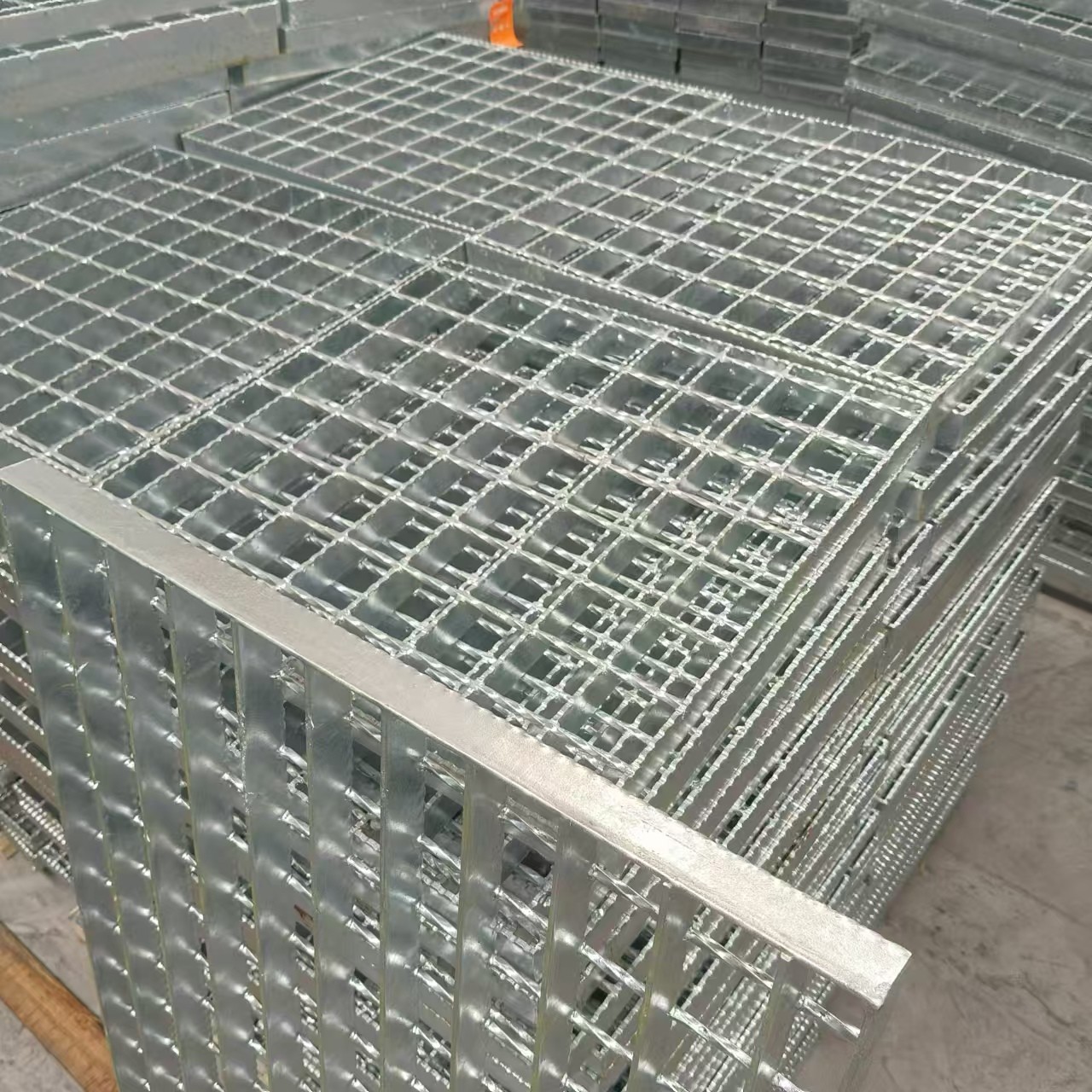 Q235 Steel expanded metal tread plate Strong Corrosion Resistance