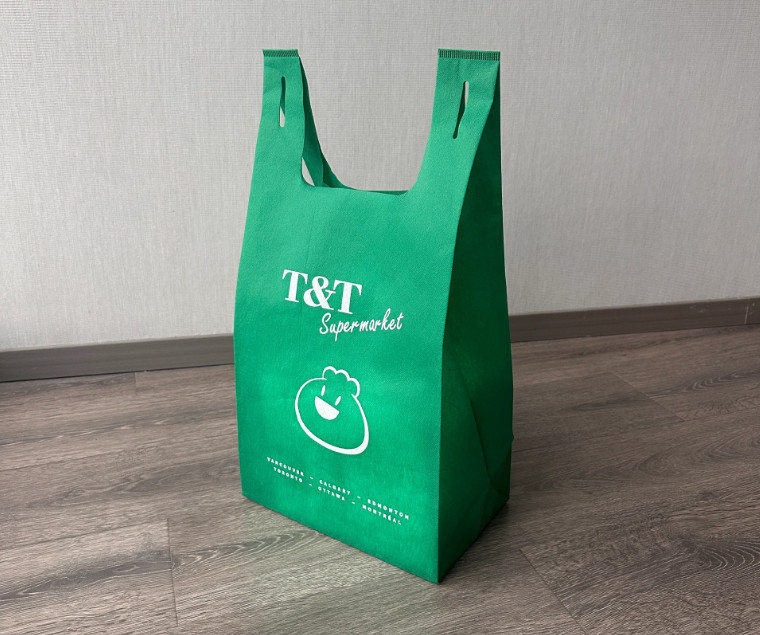 New Design T Shirt Non Woven Bags Cheap Tote Bags Custom Printed Recyclable Fabric With Logo Eco-friendly Non Woven Vest Bags W Cut T Shirt Non Woven