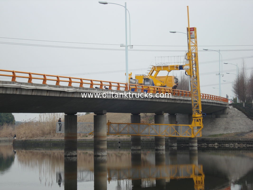 Bridge inspection vehicle platform bridge maintenance truck full range of movement