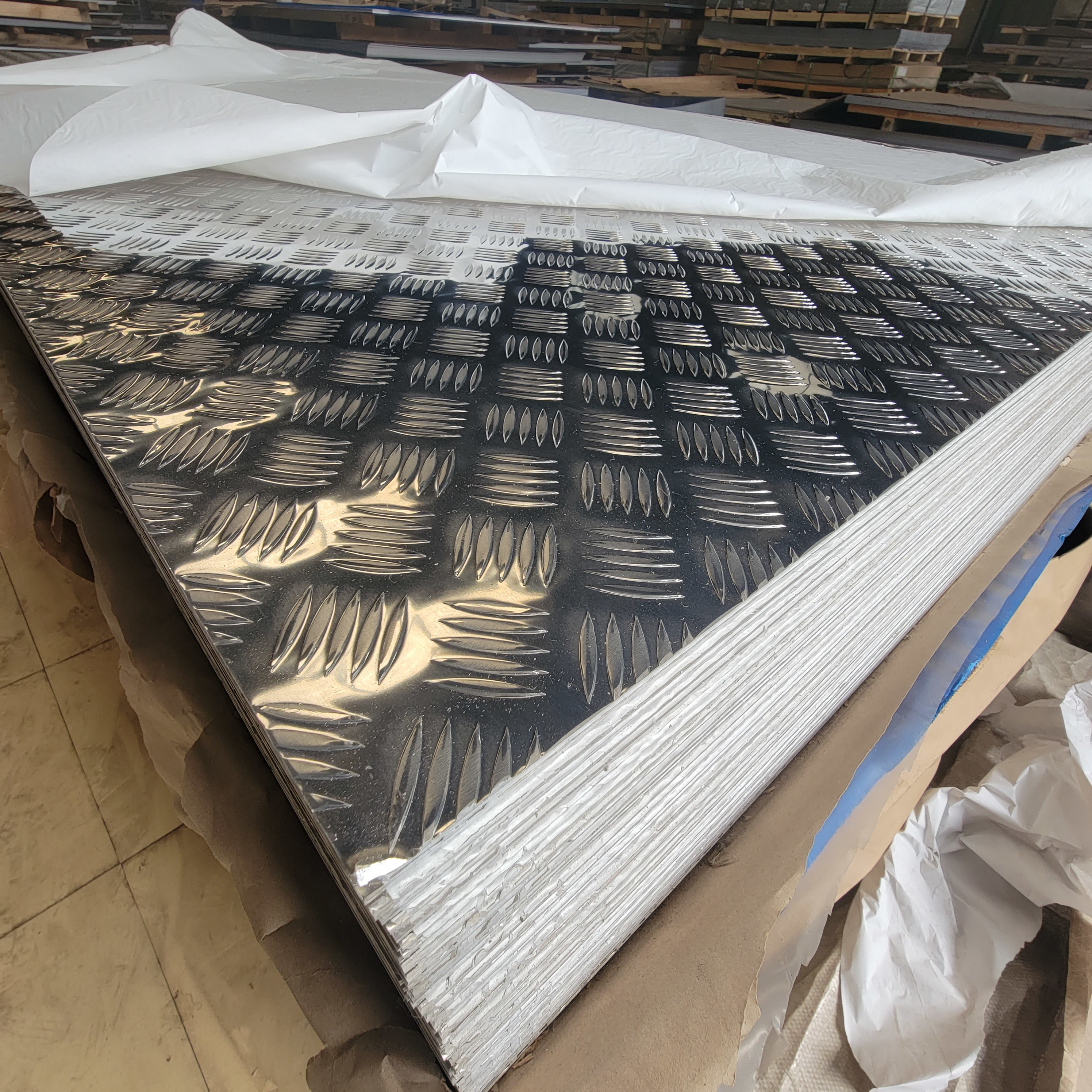 1060 1100 3003 Aluminum Checker Plate Pattern Embossed Sheet 3mm