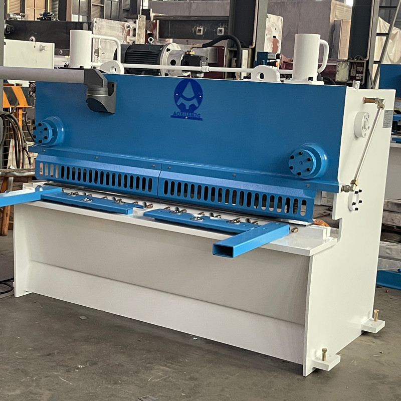 4mm Sheet Metal Hydraulic Guillotine Shearing Machine Electric Blade Clearance Adjustment 2400*1700*1700mm