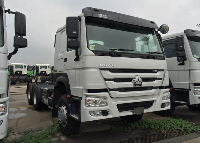 Howo Tractor Trailer Truck LHD 10 Wheels HW 79 High Roof Cab Two Berths 102 km / h