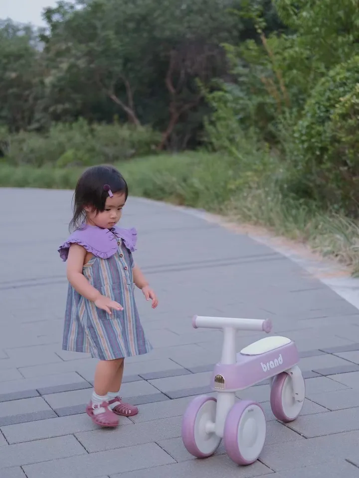manufacturers Wide Silent Wheel Slide Driving For Unisex Baby's Three Wheel Balance Car