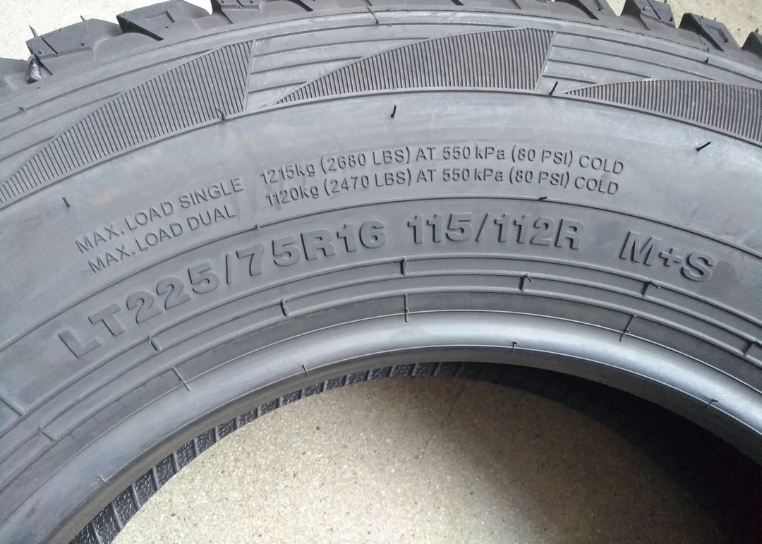 11mm Tread Depth Light Truck All Terrain Tires , Light Truck Off Road Tires LT225/75R16