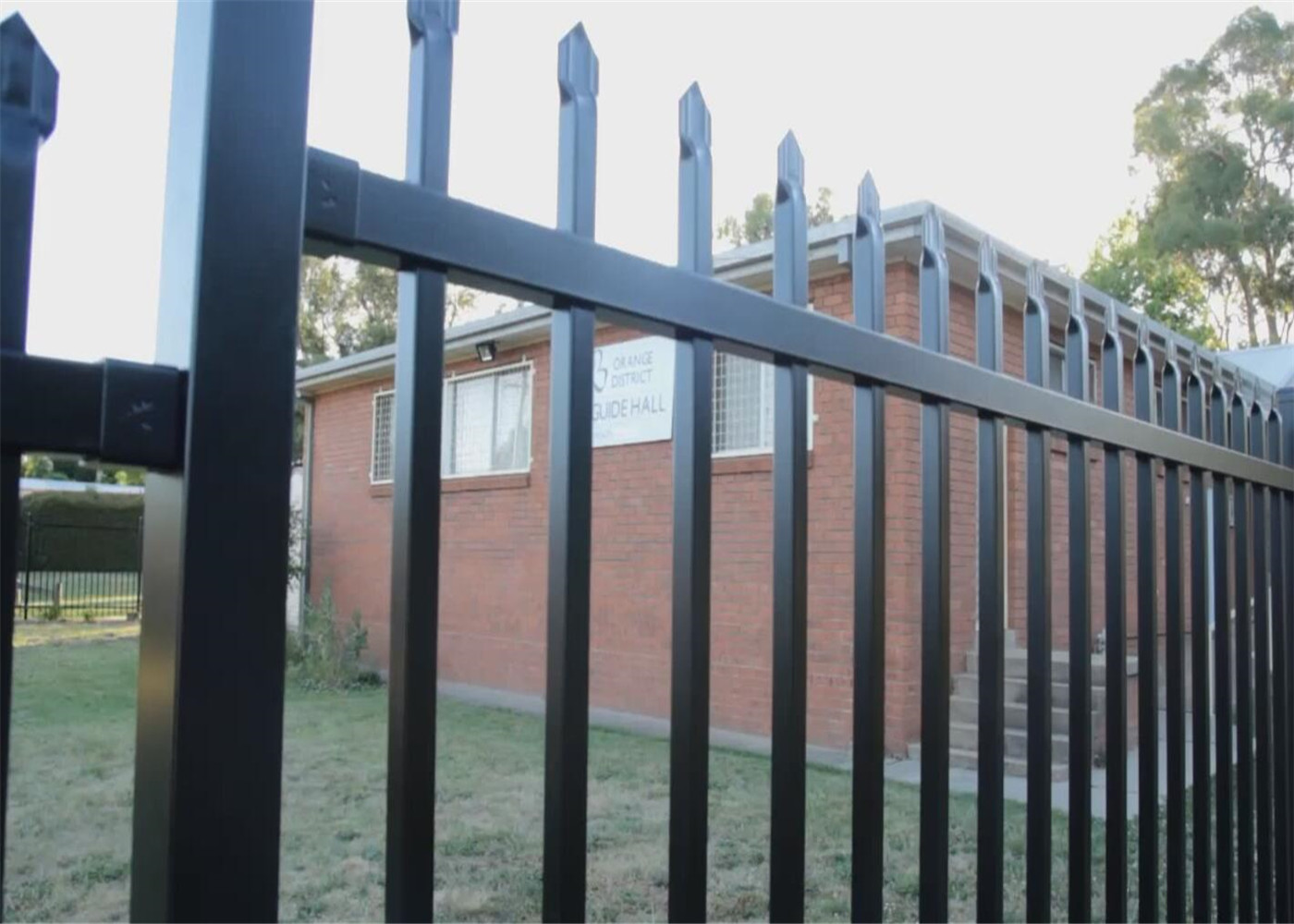 Blue Powder Coated 1.8mx2.4m Crimped Spear Garrison Fencing Panels tubular Steel Fence Customized Service