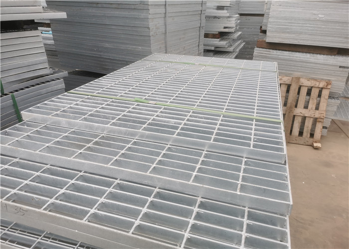Rust Protection Welded Steel Grating 32x5mm Square Serrated Non Slip