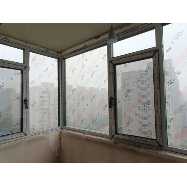 Thermal-Adaptive Folding Window System with Interchangeable Insulation Panels