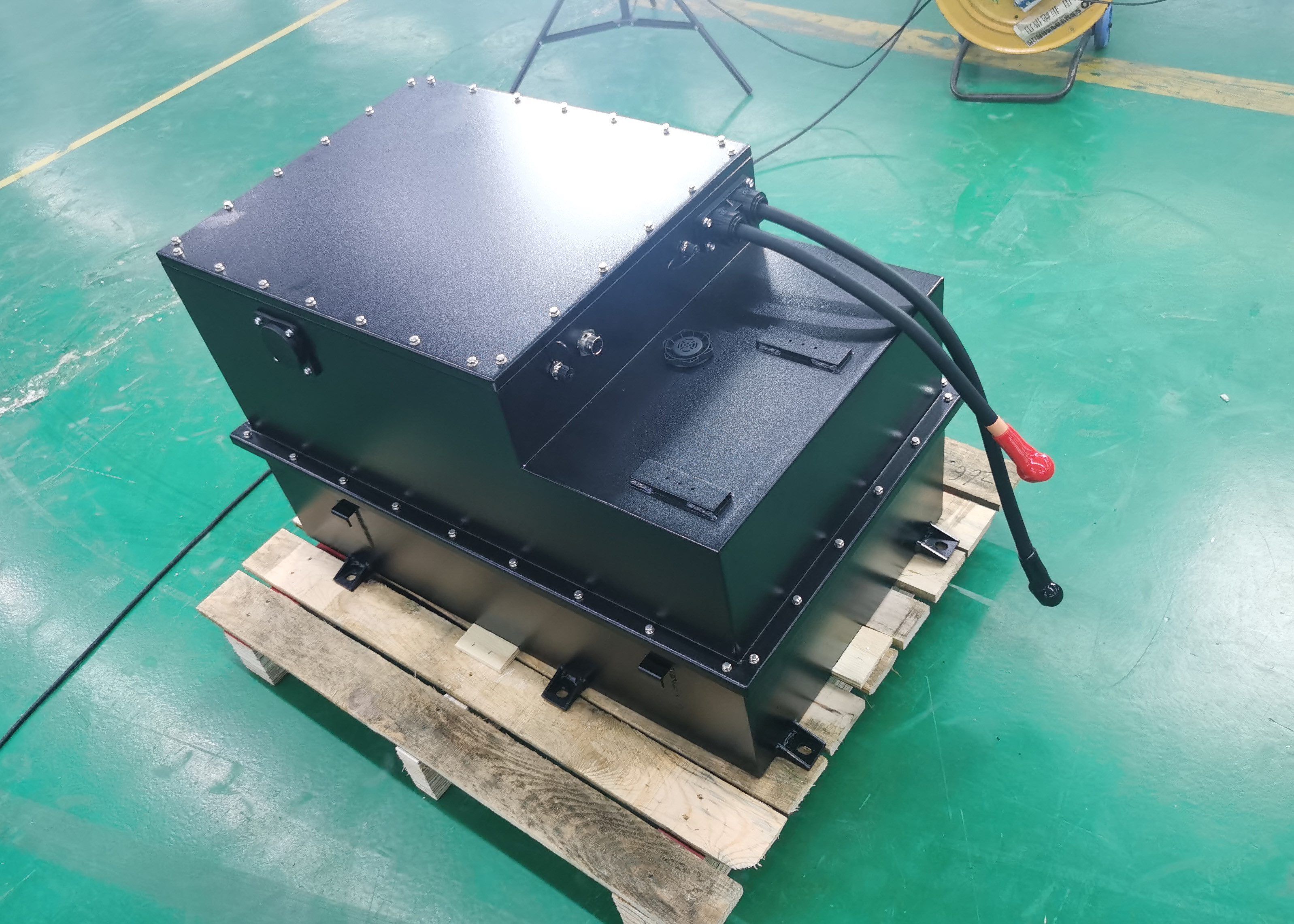 76.8V350Ah Lithium Tractor Battery 26.88KWh IP67 Lithium Battery