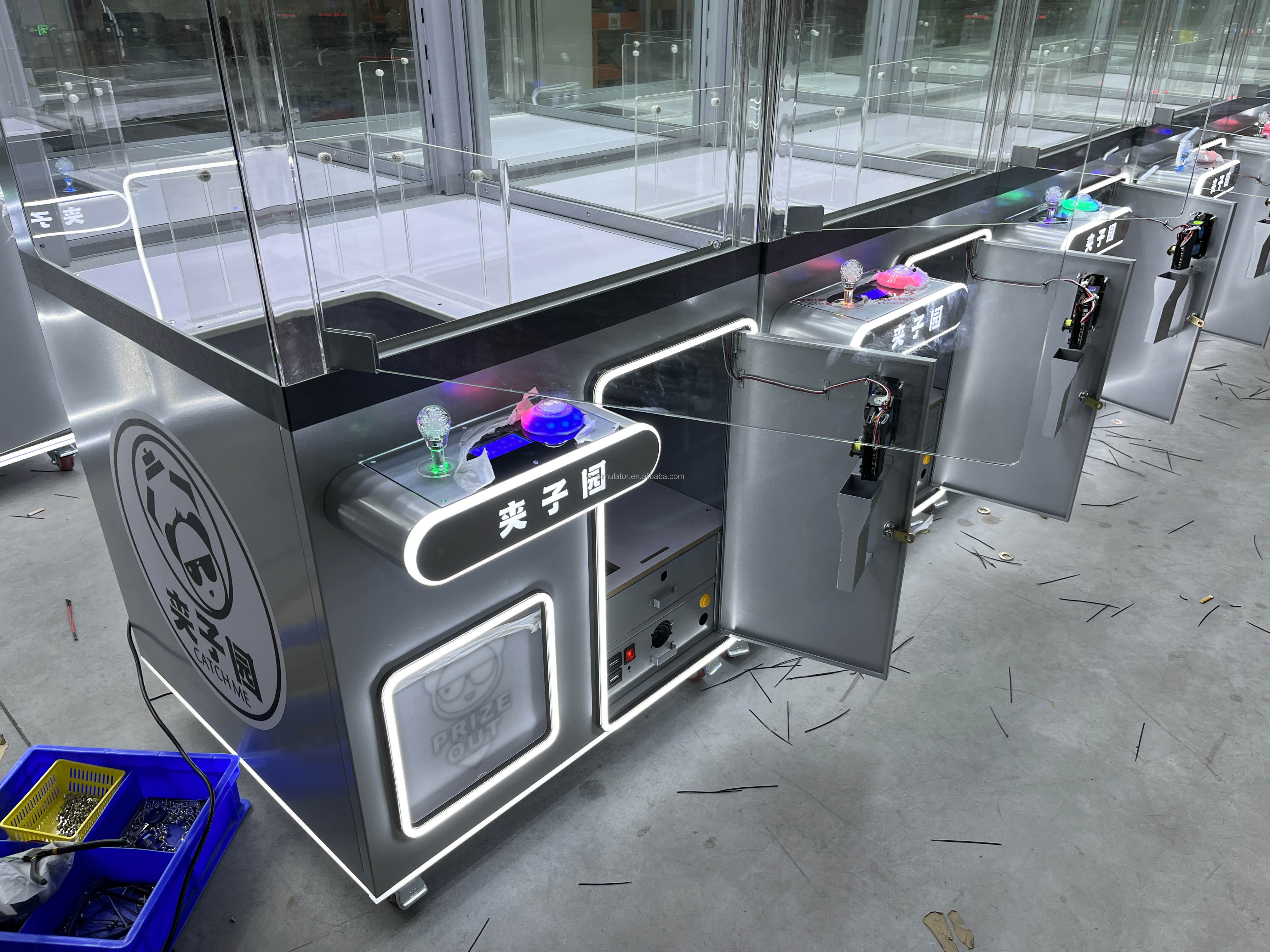 Dreamland Exclusive Amusement Park Coin Operated Game Machine Toy Vending Arcade Claw Crane Machine With Bill Acceptor