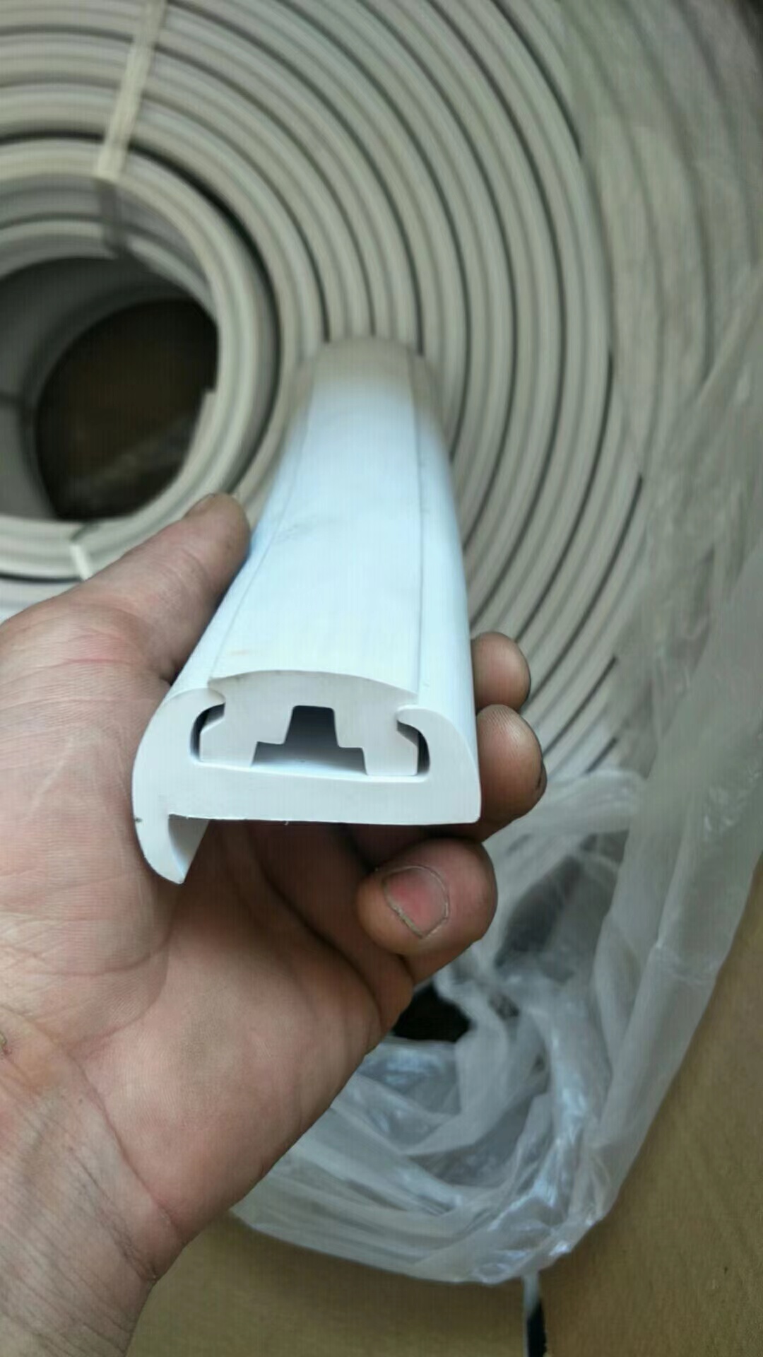 Rubbing Strake Rubrails for White Rubber Insert Dock Edging and P Type Dock Bumpers