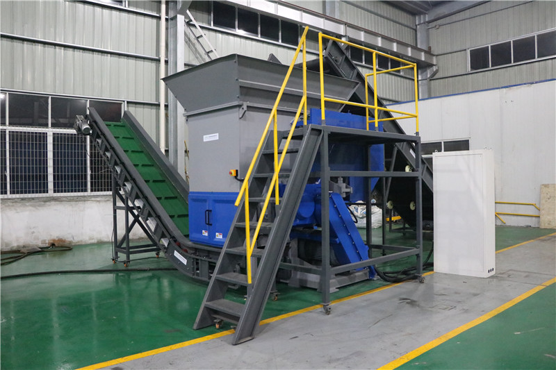 Single Shaft Waste Plastic Lumps Shredder Machine 200kg/H Granulator