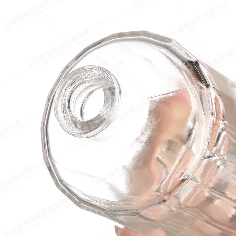 500ml 700ml 750ml Healthy Lead-free Glass Empty Vodka Glass Wine Bottle for Beverage