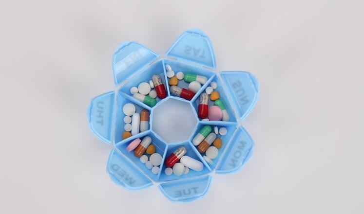 28 compartment column shape plastic pill storage box with pill crush box, Conventional eco-friendly 4 grids plastic trav