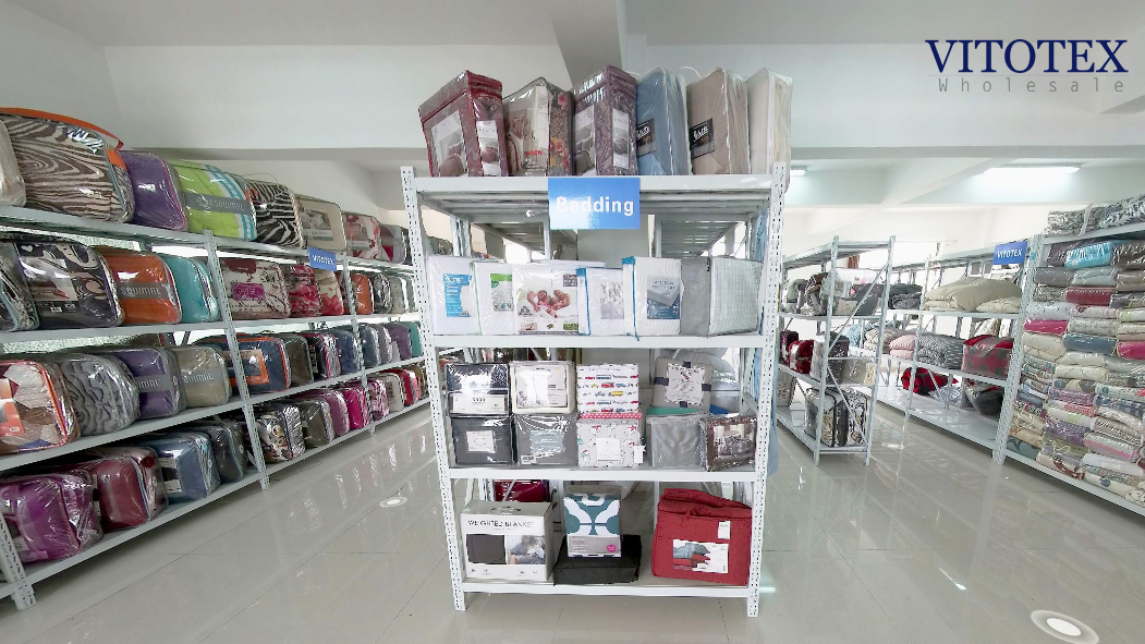 Popularity Stock 90GSM 3 Pieces Pintuck Cover Soft Microfiber Bedding Set All-Season Customized Zipper Closure