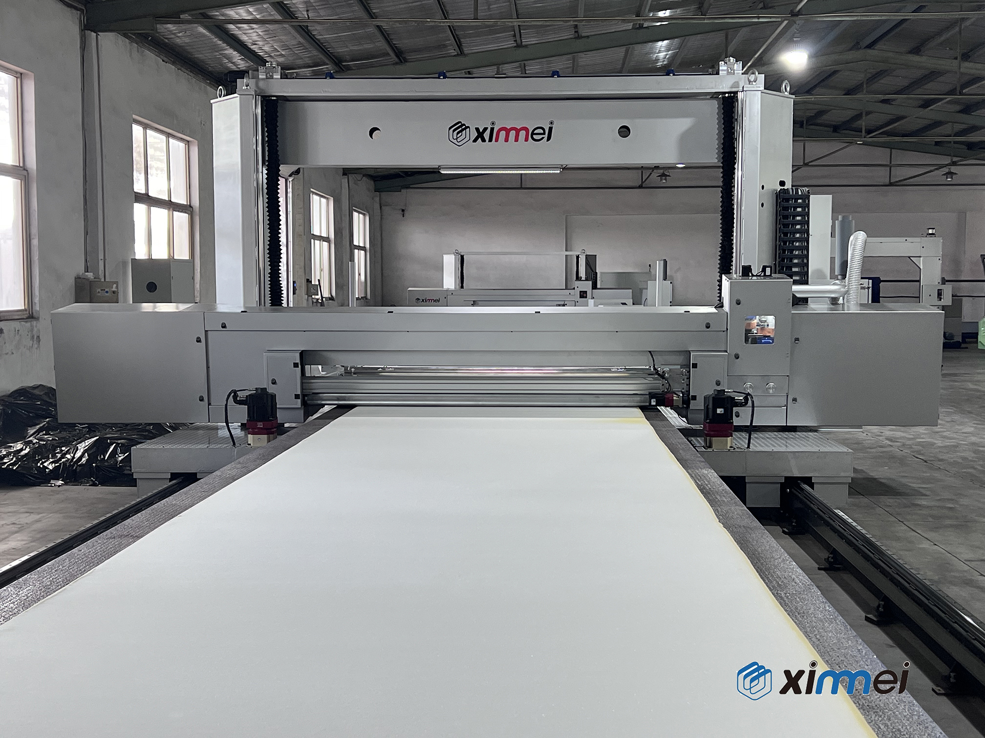 Higher cutting precision road rail flat cutting infinite length 120 meter an hour foam cutting machine