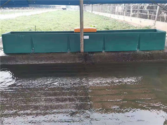 Cow Frost Proof Thermal 98KG Cattle Water Drinkers 560mm Heated Water Trough