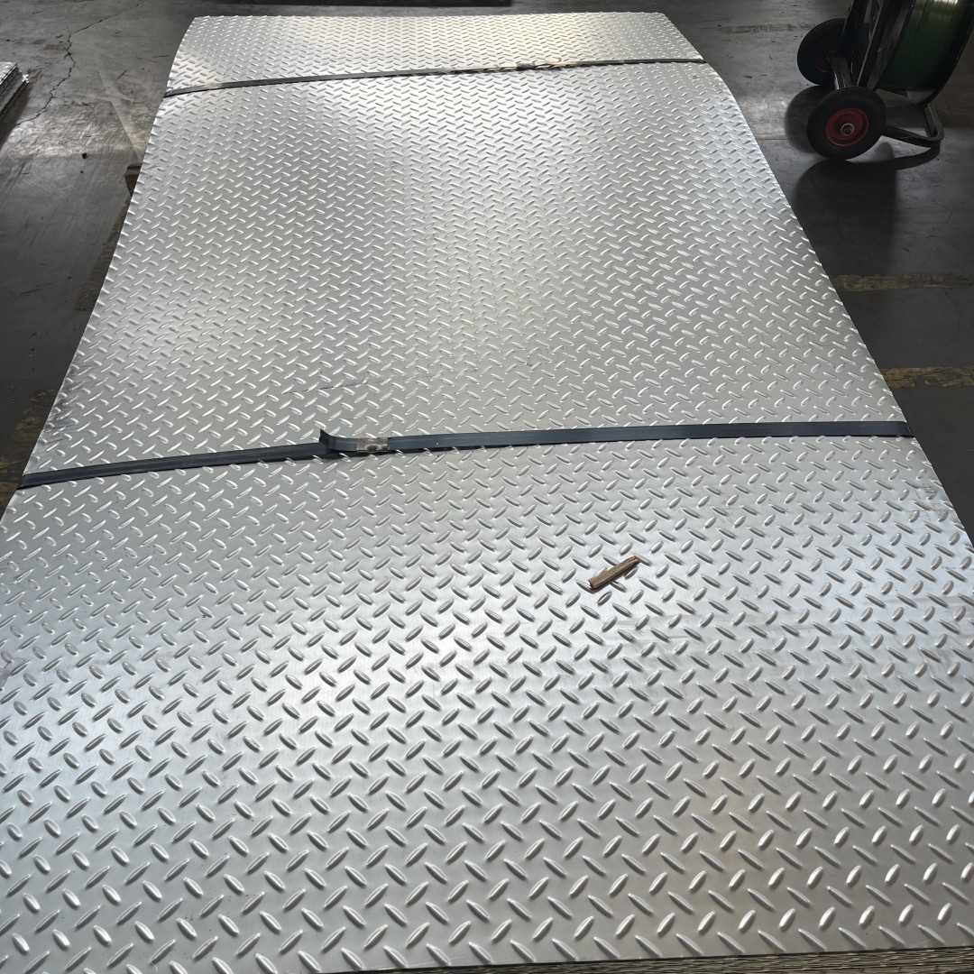 Stainless Steel Chequered Floor Plate With Diamond Pattern 3 Bar Chequers SS304 Diamond Plate