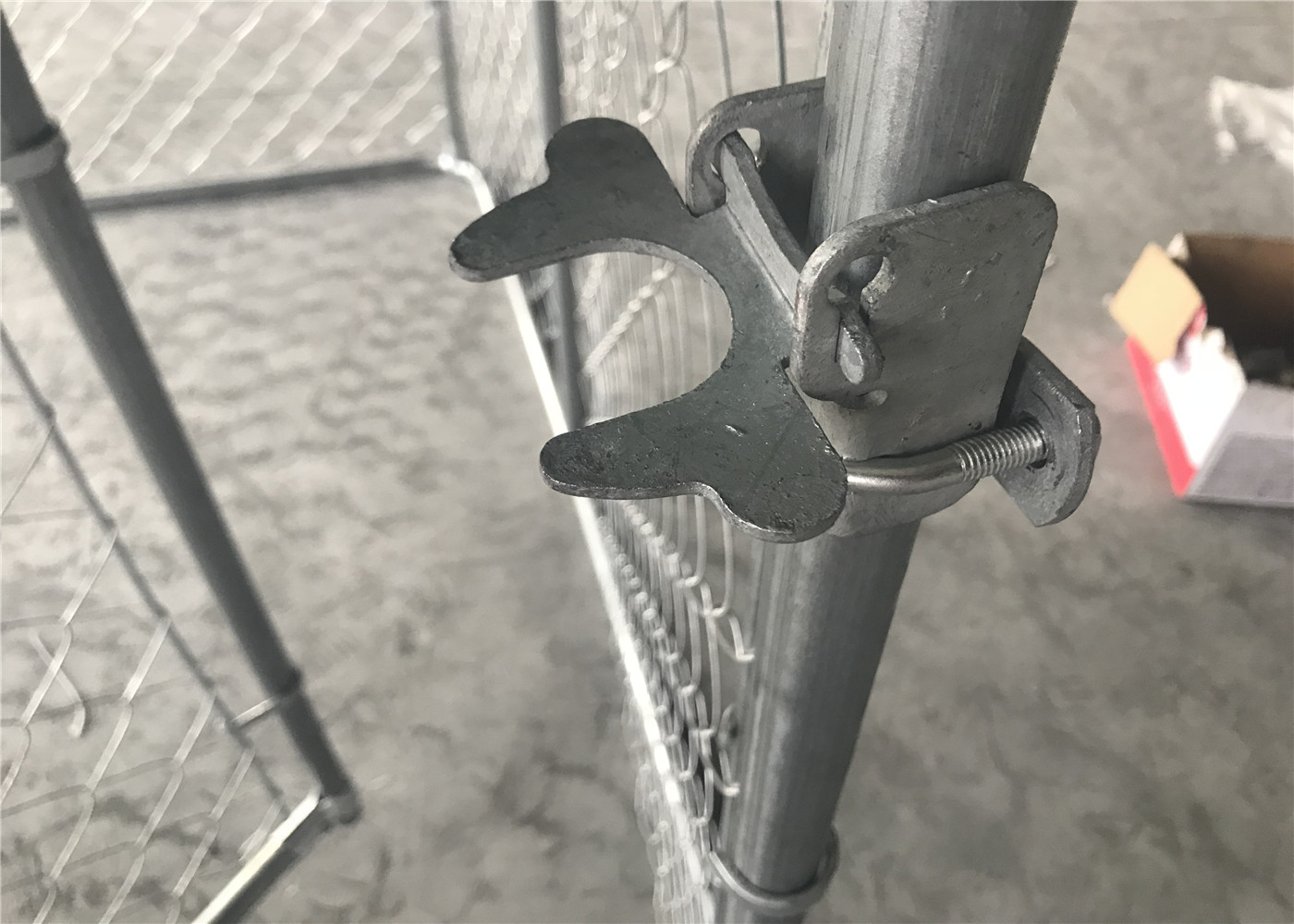 chain link dog kennel