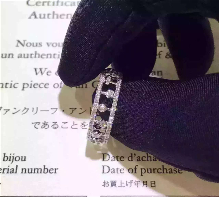 Eternity Ring 18K White Gold Wedding Ring with VVS Diamonds Fine Jewelry