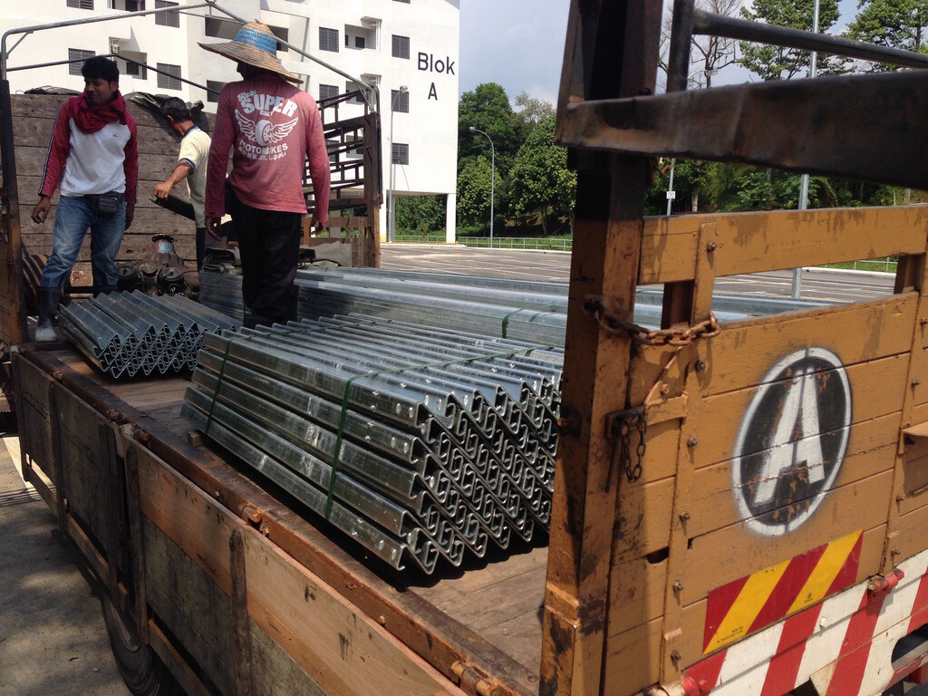 Roadway Safety Steel Corrugated Beam Highway Guardrail Z Post ISO9001 2000 Certified