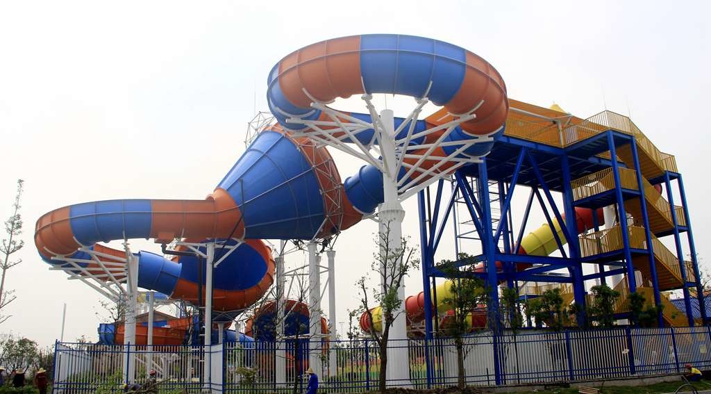 Durable Fiberglass Water Slide For Family Interactive Water Fun In Water Park