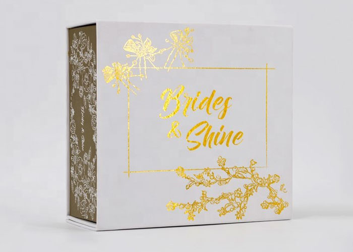 Beautiful Custom Printed Gift Boxes Size 18 X 18 X 7.5cm With Surface Hot Stamping