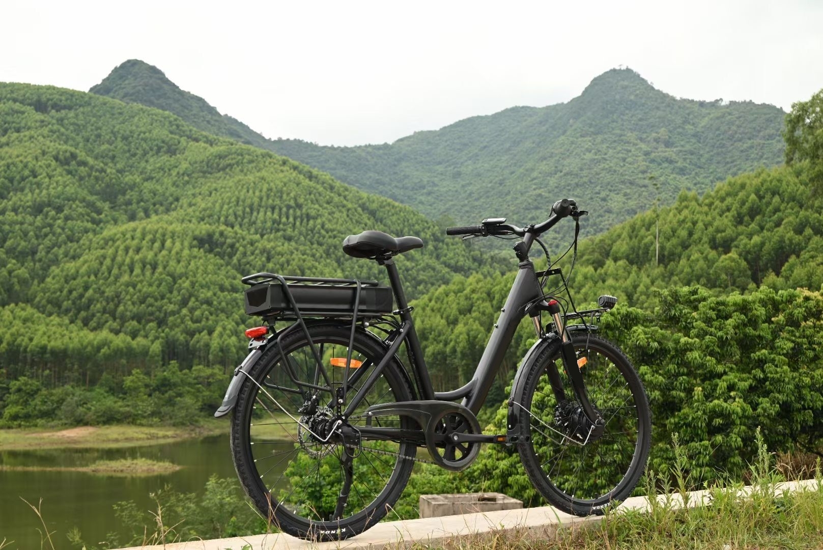 250W 48V Electric Road Bike 15.6Ah / 20.4Ah Lithium Battery Electric 26 Inch Bike