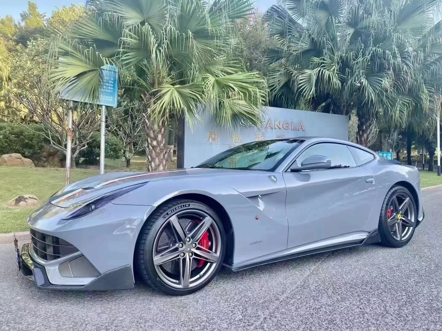 High Quality Carbon Fiber F12 Carbon Fiber Body Kit for ferrari F12 Upgrade DMC Style Front Shovel Rear Diffuser Spoiler