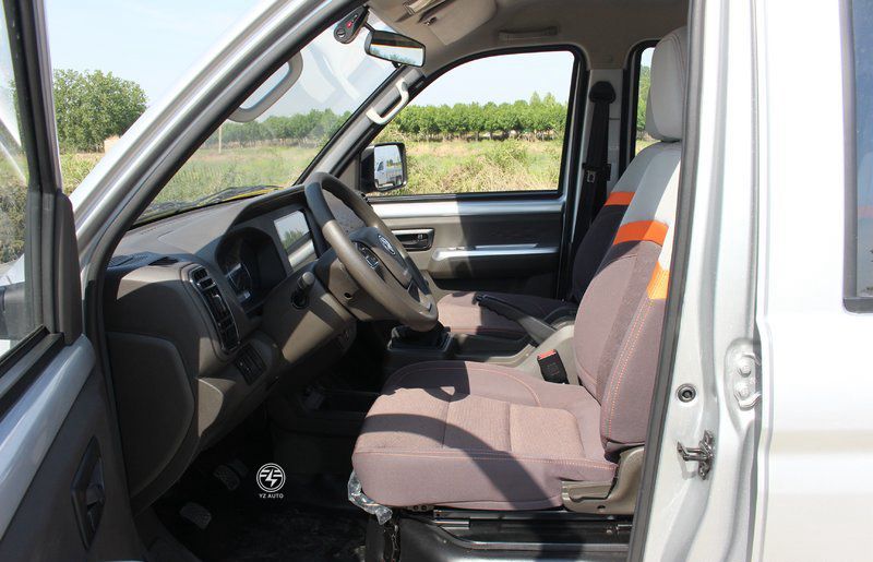 Dongfeng 4X2 Lorry Truck with Independent Suspension and Automatic Air Conditioner