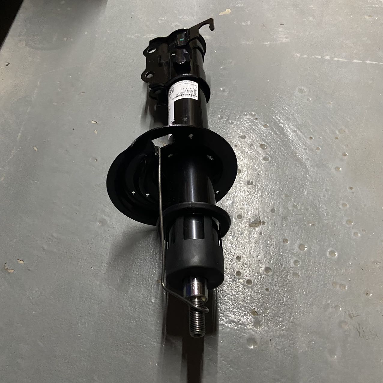 Car Fitment MG ZS Front Right Shock Absorber Auto Suspension OE 10242085 for SAIC