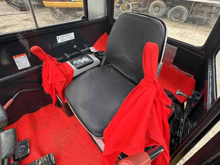 Komatsu PC35 Excavator Cab