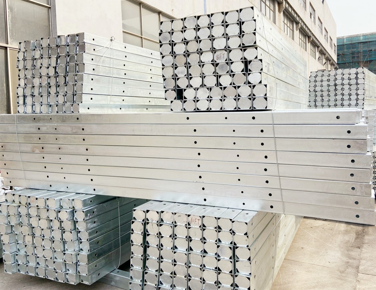 Hot Dip Galvanized Steel Cross Arm Q235 8FT 10FT Rectangular Tube