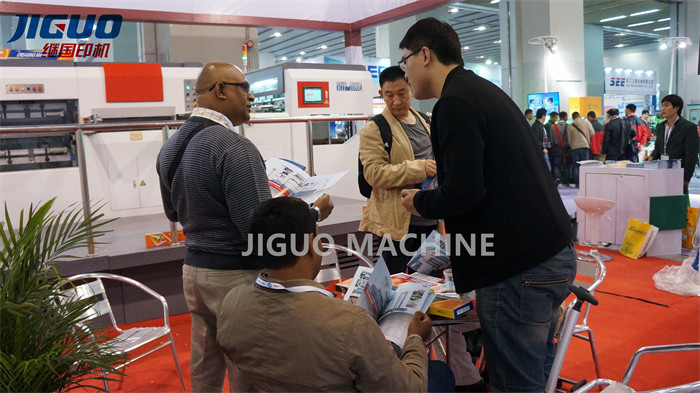 Lead Edge Feeding Automatic Die Cutting Machine 1320 Automatic Paper Die Cutting
