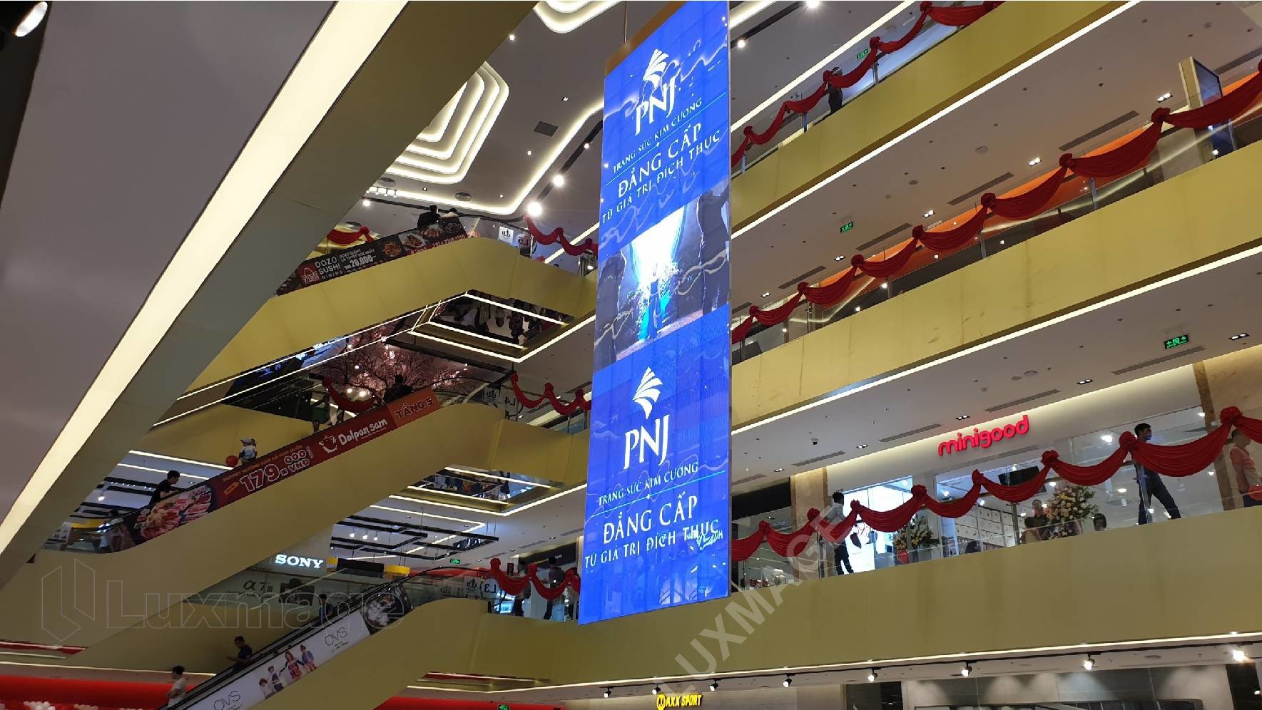 High Brightness Transparent LED Screen Retail Store Advertising Solution OEM