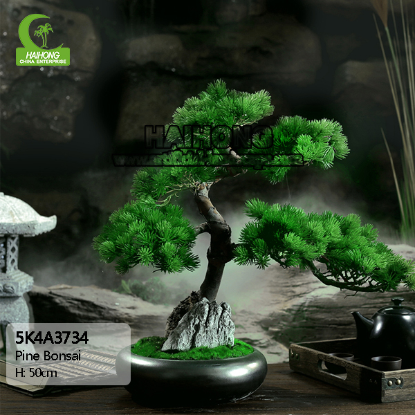 Artificial pine tree 