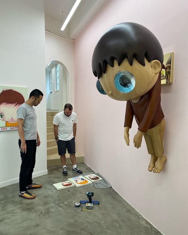 OEM Wooden Art Gallery Sculpture