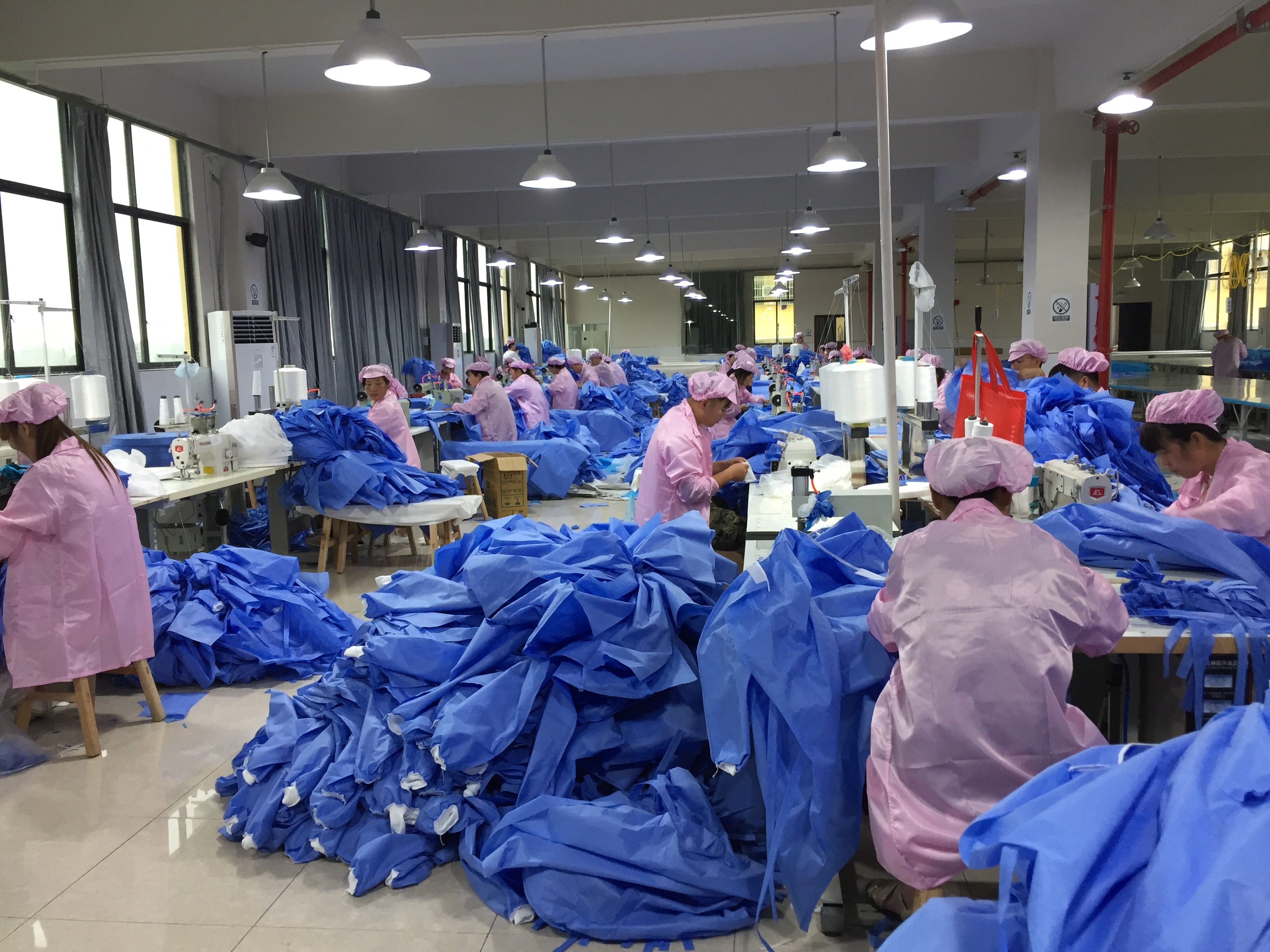 50gsm Antistatic Antibacterial Sterile Surgical Gown