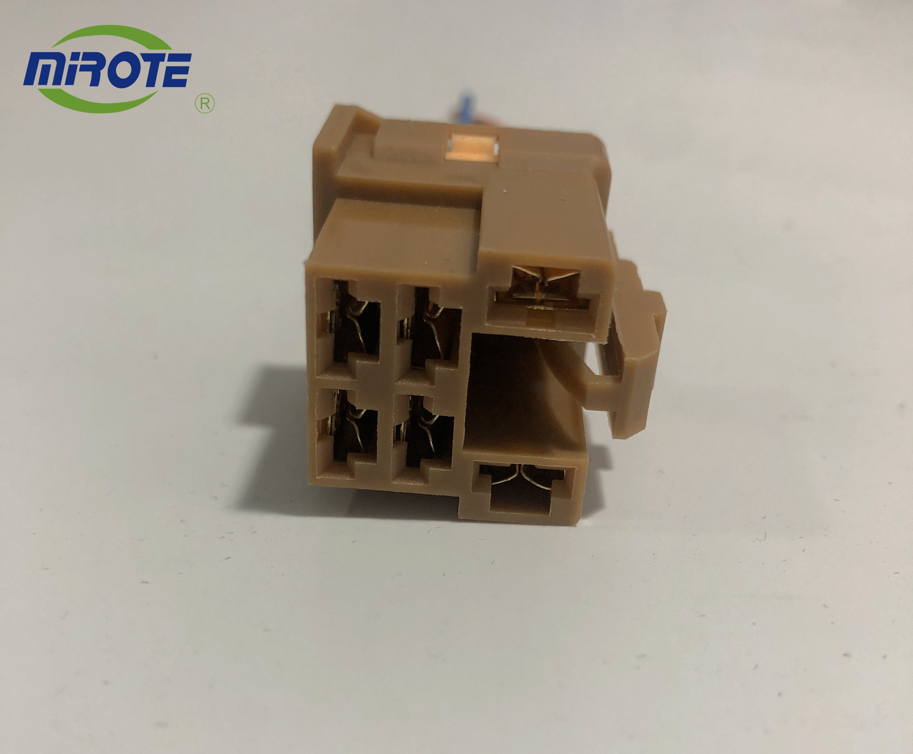 Ceramic Socket Relay Auto Wiring Harness , Automotive Wire Harness Plugs Head Lamp Light Bulb