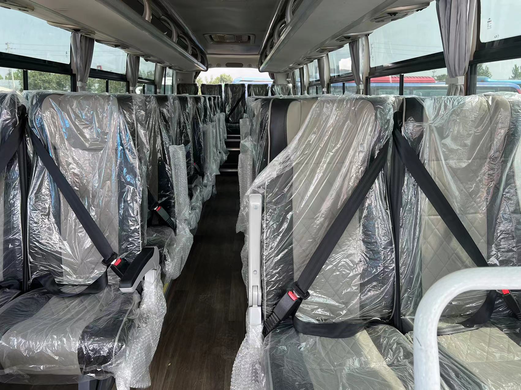 Good Condition 57 Seats RHD Manual Transmission Used Coach Bus with Leaf Spring Suspension