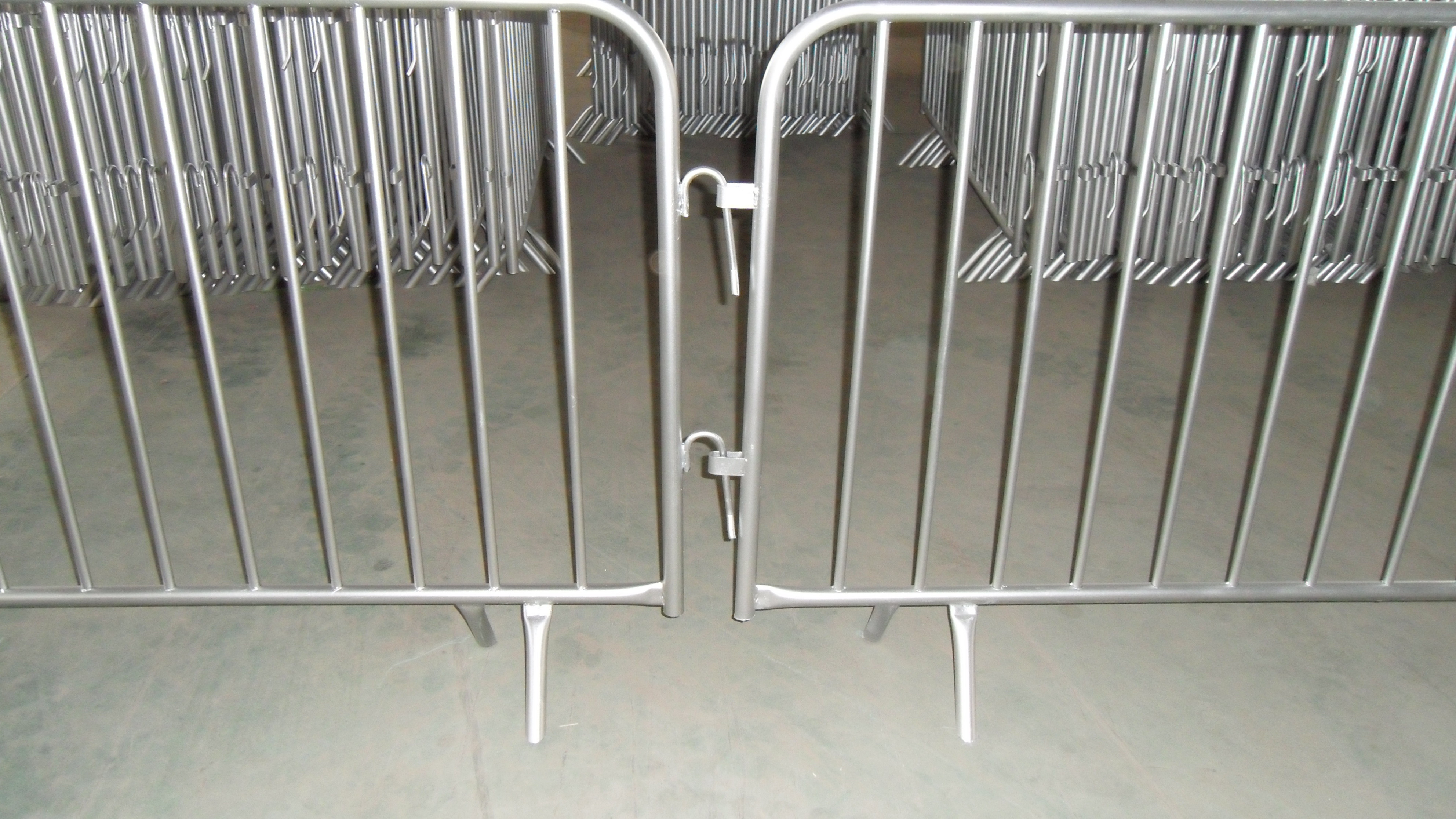 Crowd control barriers They are fully Hot Dipped Galvanized after welding. Hot dipped galvanized crowd control barriers
