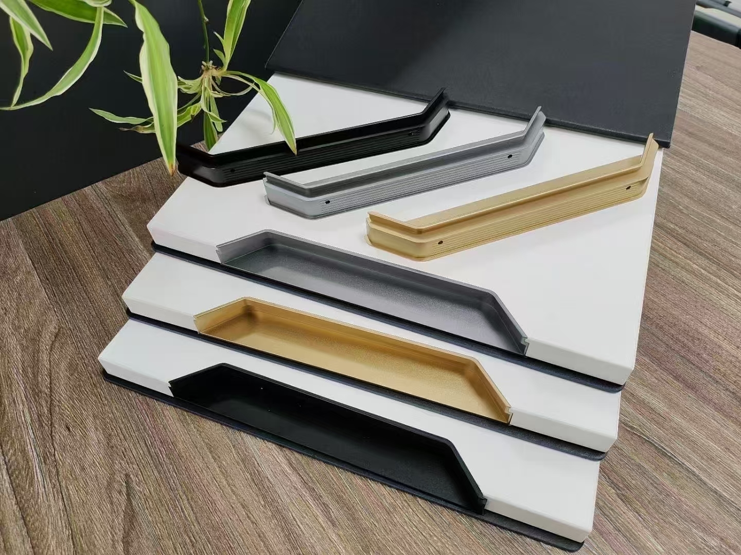 Eco-Friendly Matte Aluminum Hidden Handles Impact-Resistant Finish Silent Closing