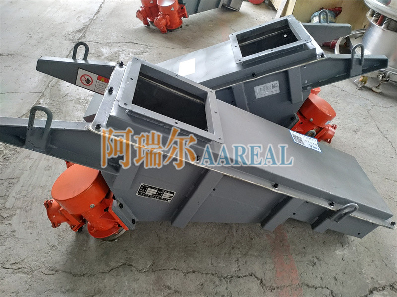 High Efficiency Suspension Installation Motor Vibrating Feeder Machine Simple Compact Structure