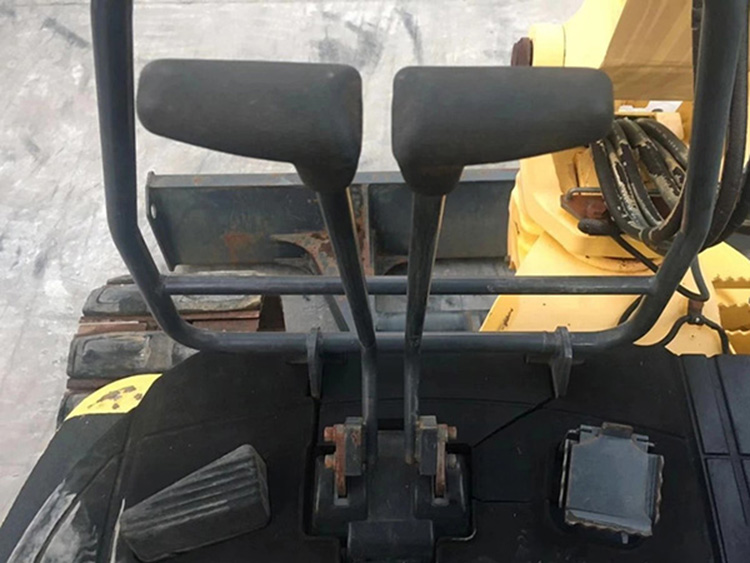 Well-maintained used mini komatsu pc40 excavator opened cabin pc 40 4 ton small digger for sale pc40mr