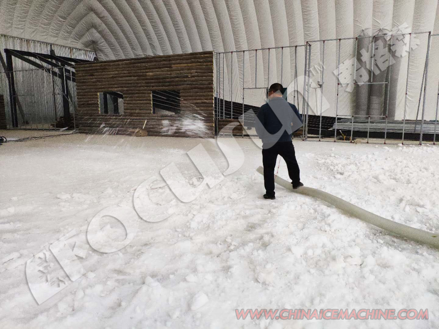 Focusun Artificial Snow Ice Falling Making Machine with After-sales Service Provided