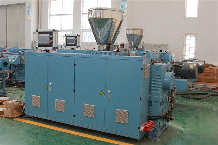 Stable Operation Plastic Recycling Extruder Machine For Solid PVC Pellet